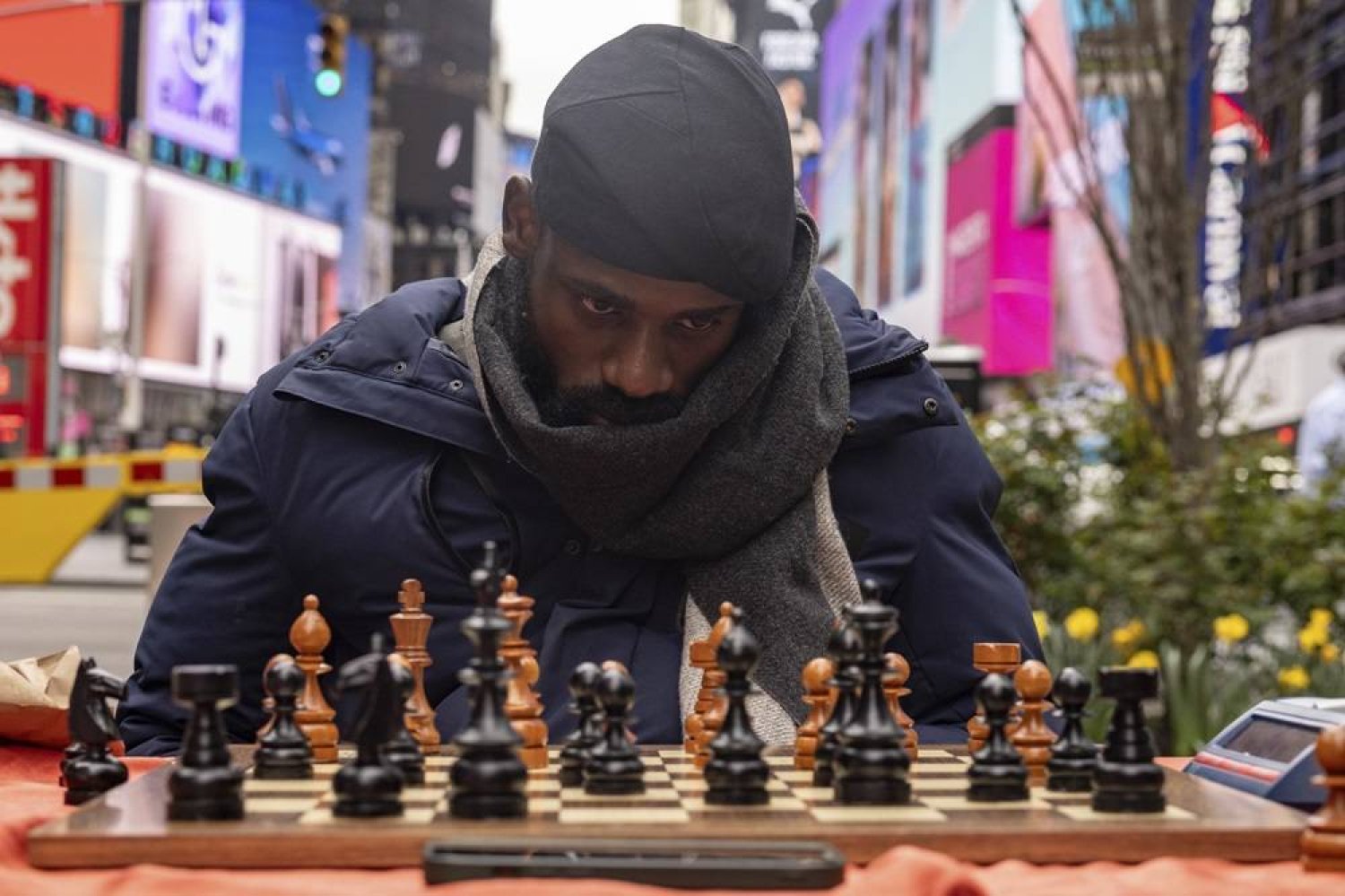  Tunde Onakoya, a Nigerian chess champion and child education advocate, plays a chess game in Times Square, Friday, April 19, 2024, in New York. (AP)