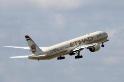 FILE PHOTO - An Etihad Airways Boeing 777-3FX company aircraft takes off at the Charles de Gaulle airport in Roissy, France, August 9, 2016. REUTERS/Jacky Naegelen/File Photo
