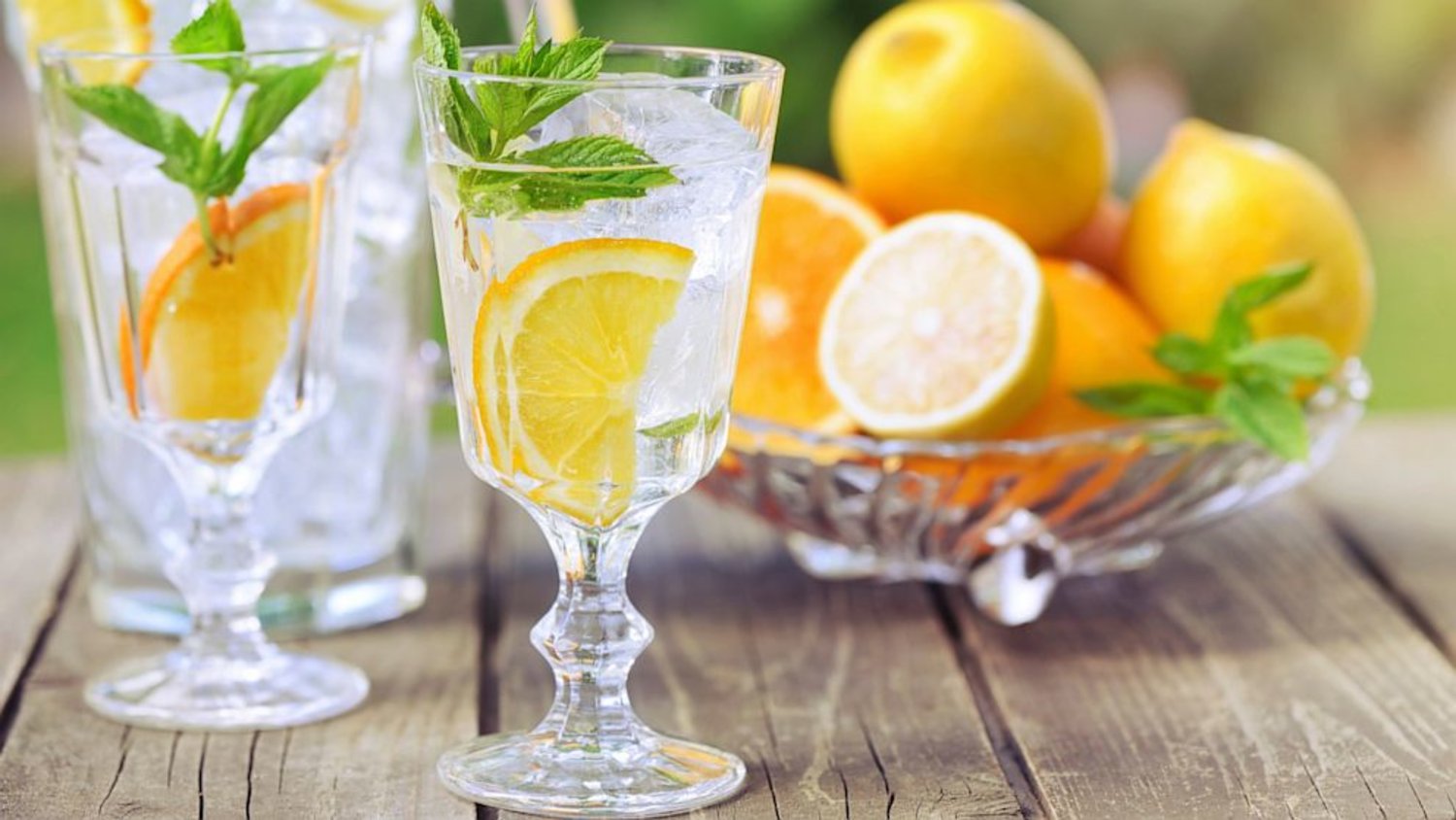 There are several options to add more flavor to water. (Getty Images)