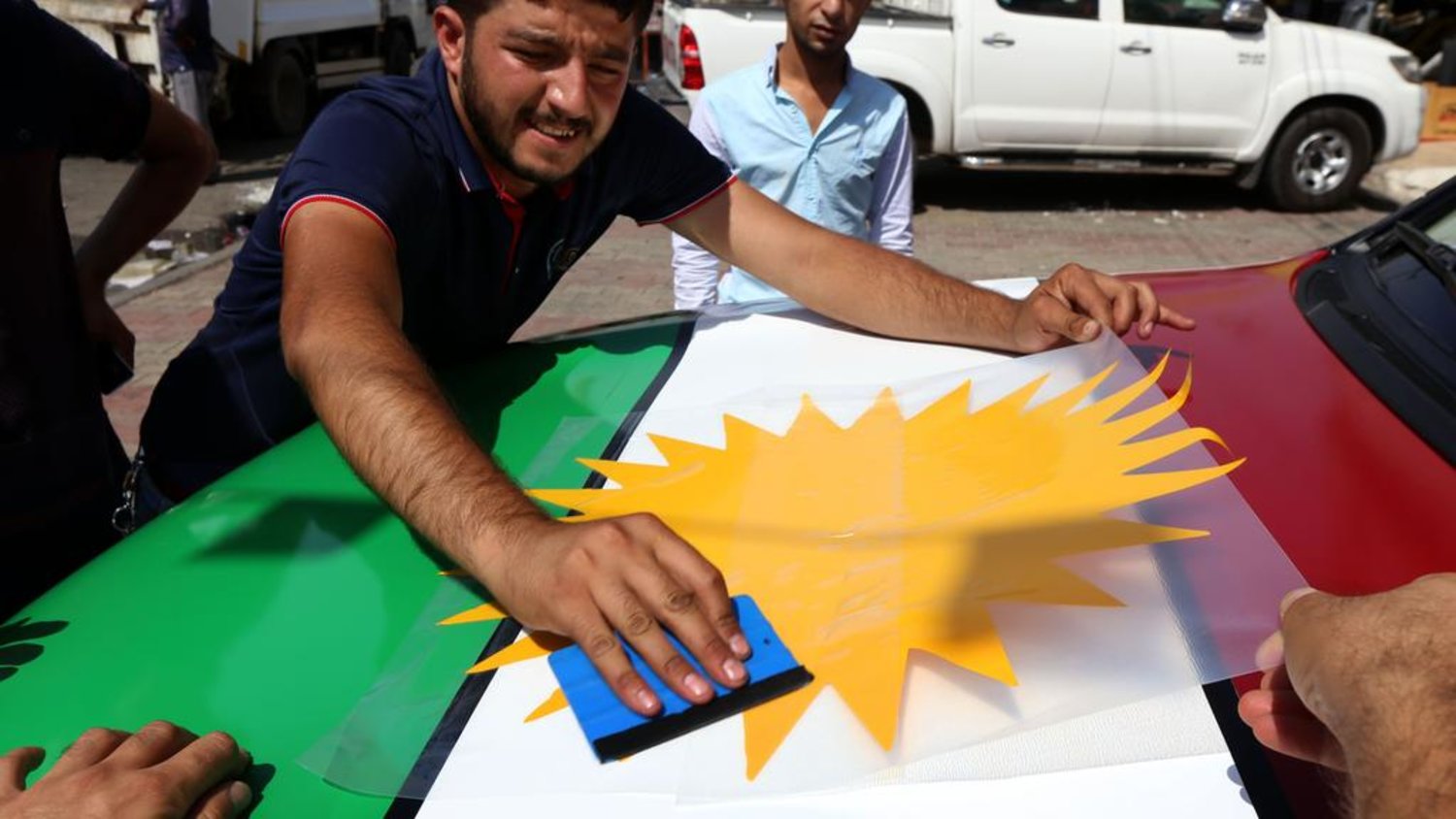  An Iraqi Kurdish man decorates a car with the Kurdish flags ahead of the upcoming independence referendum in Erbil, the capital of the autonomous Kurdish region of northern Iraq, on September 7, 2017. AFP PHOTO / SAFIN HAMED