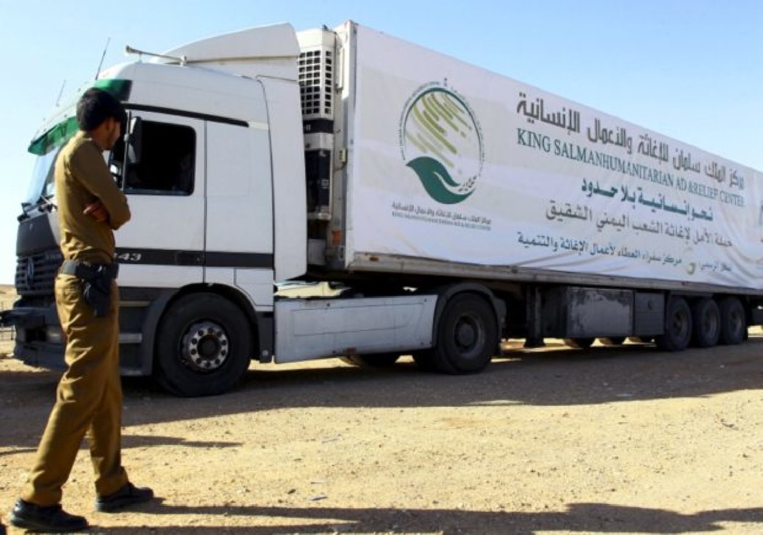  A Saudi security personnel stands next to a truck loaded with aid offered by King Salman Center for Relief and Humanitarian Aid to be sent to the Yemeni people, in Riyadh April 17, 2016. (REUTERS/Faisal Al Nasser)