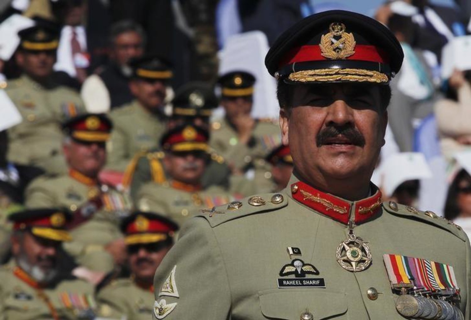 General Raheel Sharif attends a ceremony at the army headquarters in Rawalpindi November 29, 2013.  REUTERS/Mian Khursheed/Files