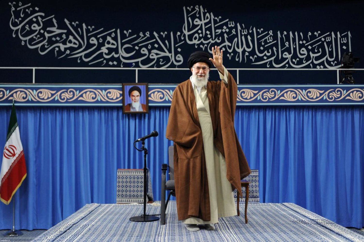 Iran's Supreme Leader Ayatollah Ali Khamenei waves as he arrives to deliver a speech in Tehran, Iran, November 2, 2017. Leader.ir/Handout via REUTERS 

