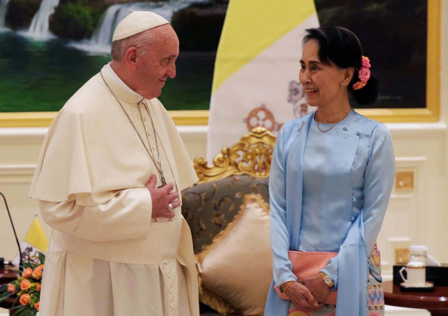 Pope Francis meets Myanmar's State Counsellor Aung San Suu Kyi in Naypyitaw, Myanmar November 28, 2017. REUTERS/Max Rossi