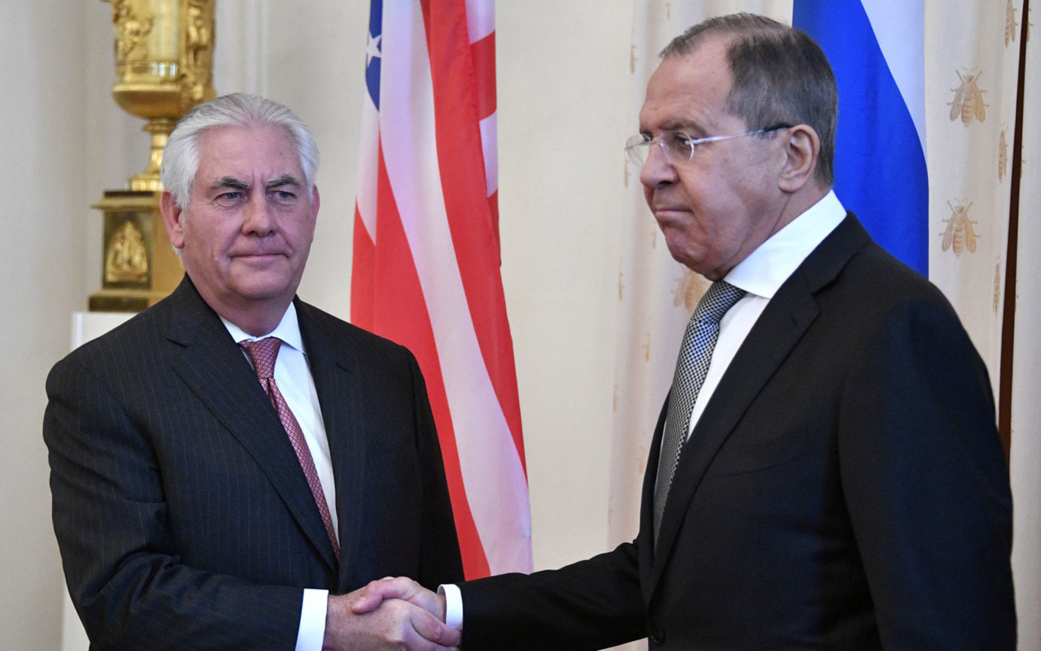 Russian Foreign Minister Sergei Lavrov (R) welcomes US Secretary of State Rex Tillerson before a meeting in Moscow on April 12, 2017. AFP photo