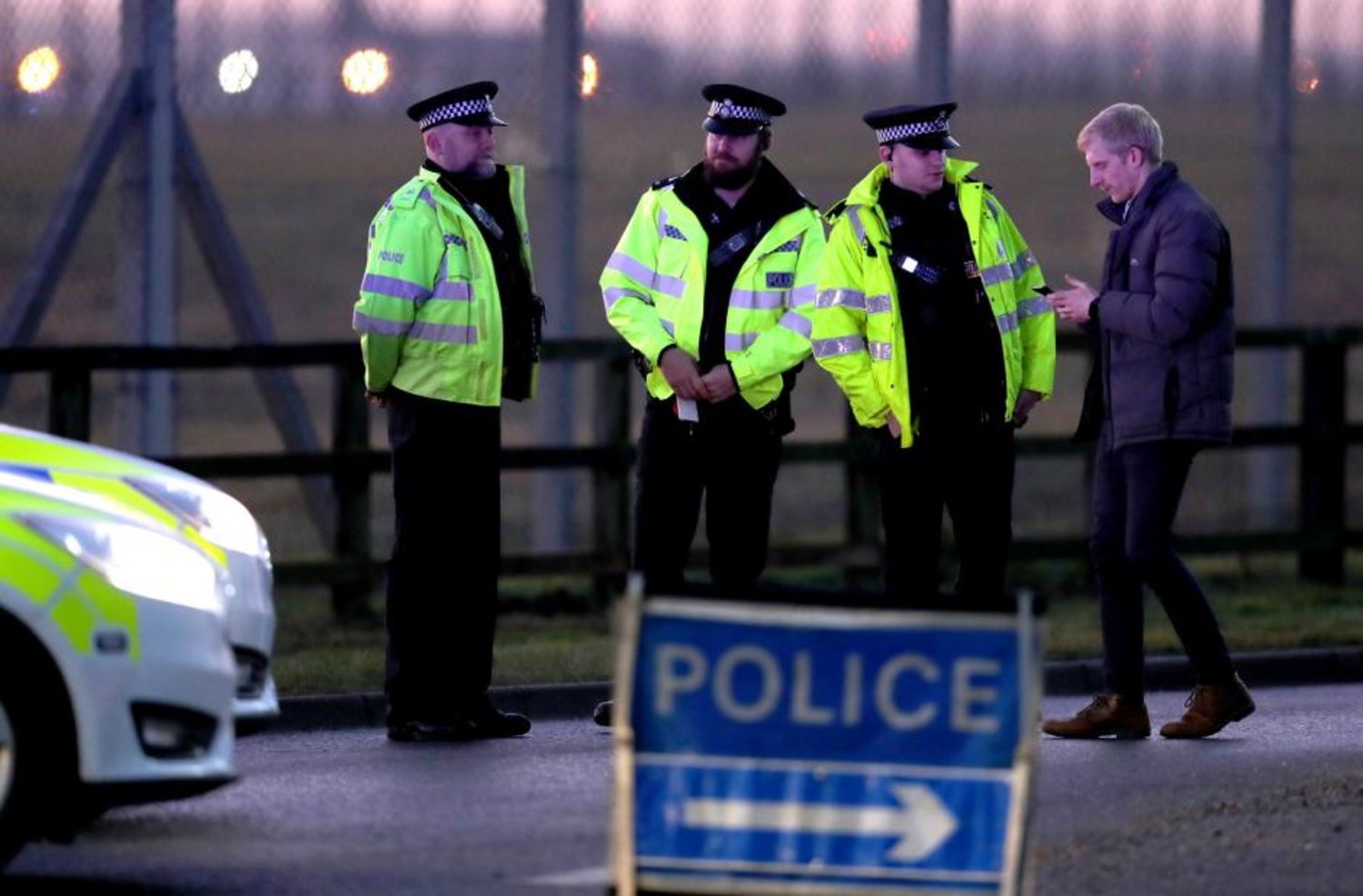 British police stand guard at the entrance to the US Air Force base at RAF Mildenhall, Suffolk, Britain December 18, 2017. (Reuters)