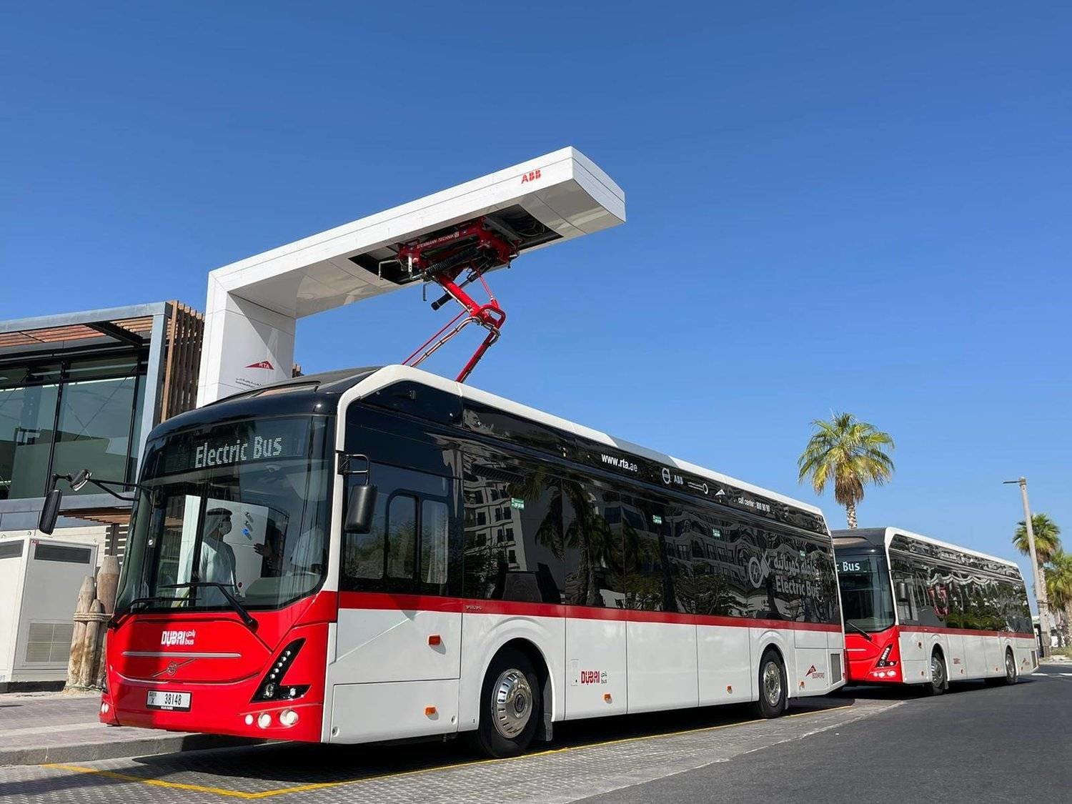 A bus is charged at a station in Dubai. (Asharq Al-Awsat)