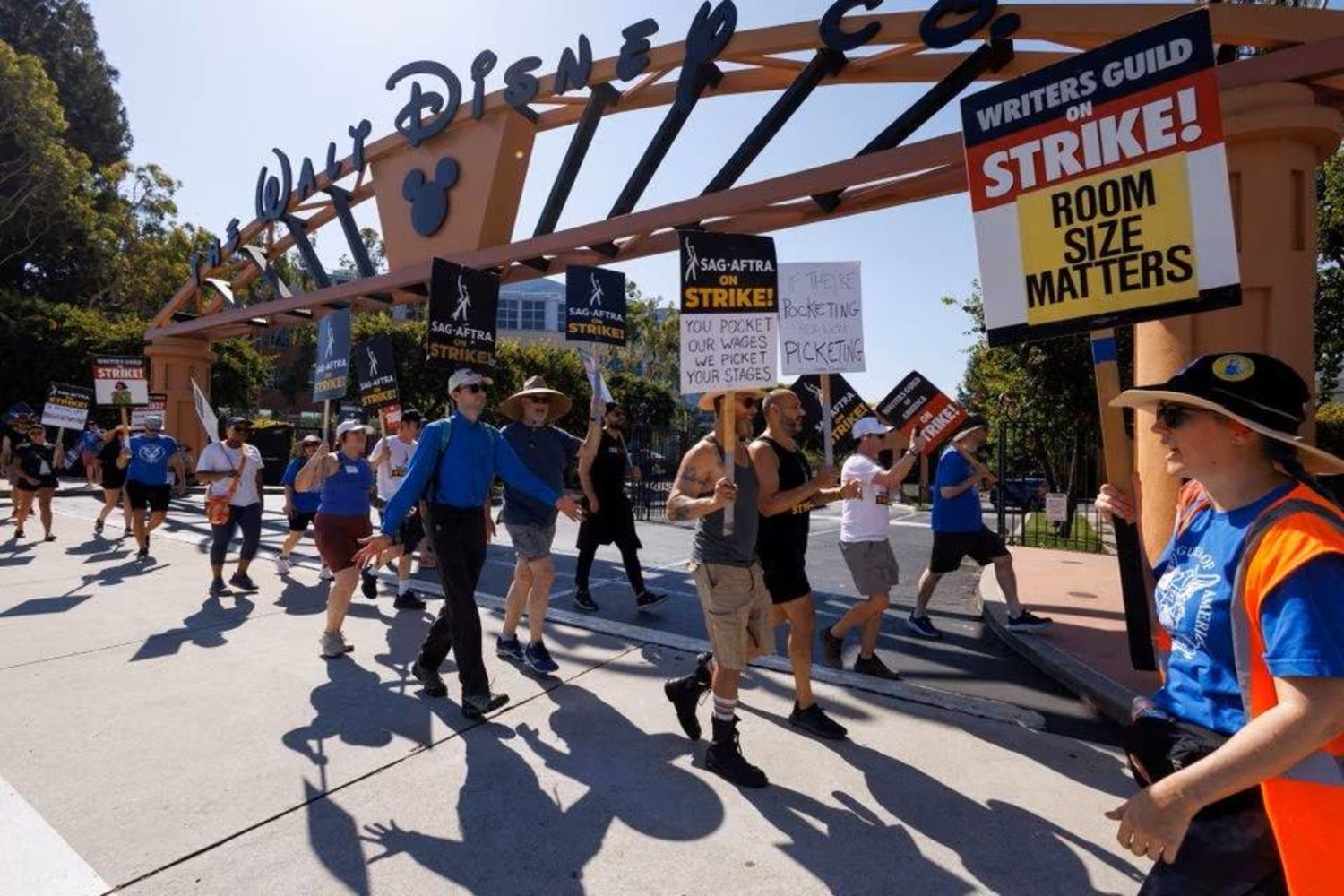 SAG-AFTRA actors and Writers Guild of America (WGA) writers walk the picket line outside Disney Studios in Burbank, California, US, July 25, 2023. REUTERS/Mike Blake/File Photo