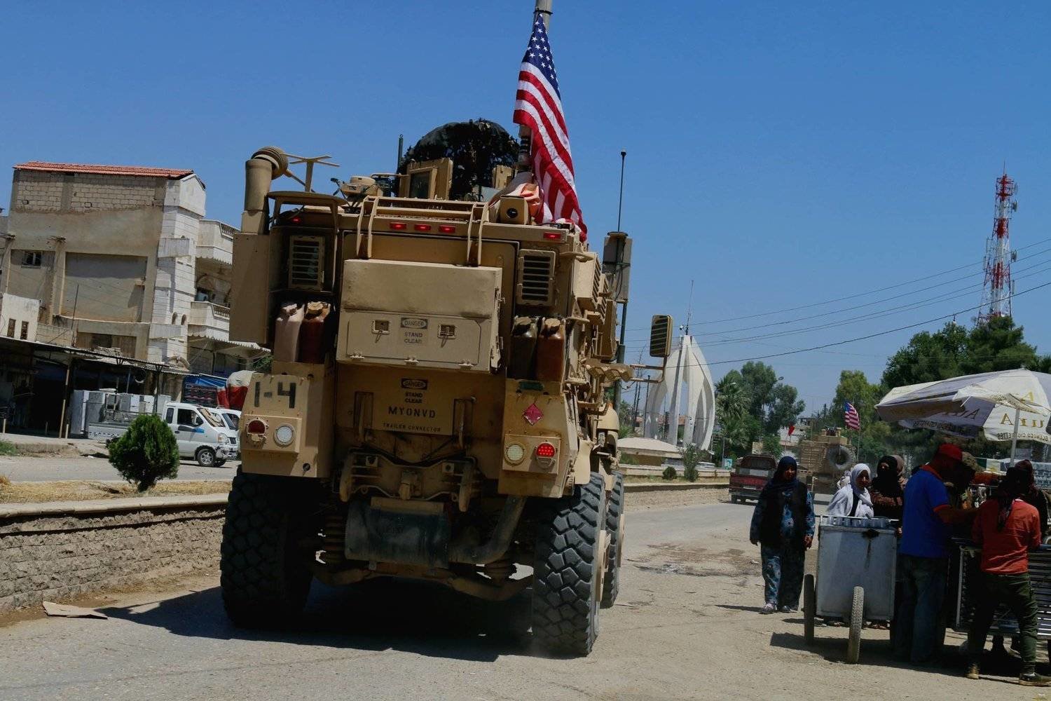  An American patrol tours Hasakah, northeastern Syria. (Asharq Al-Awsat) 