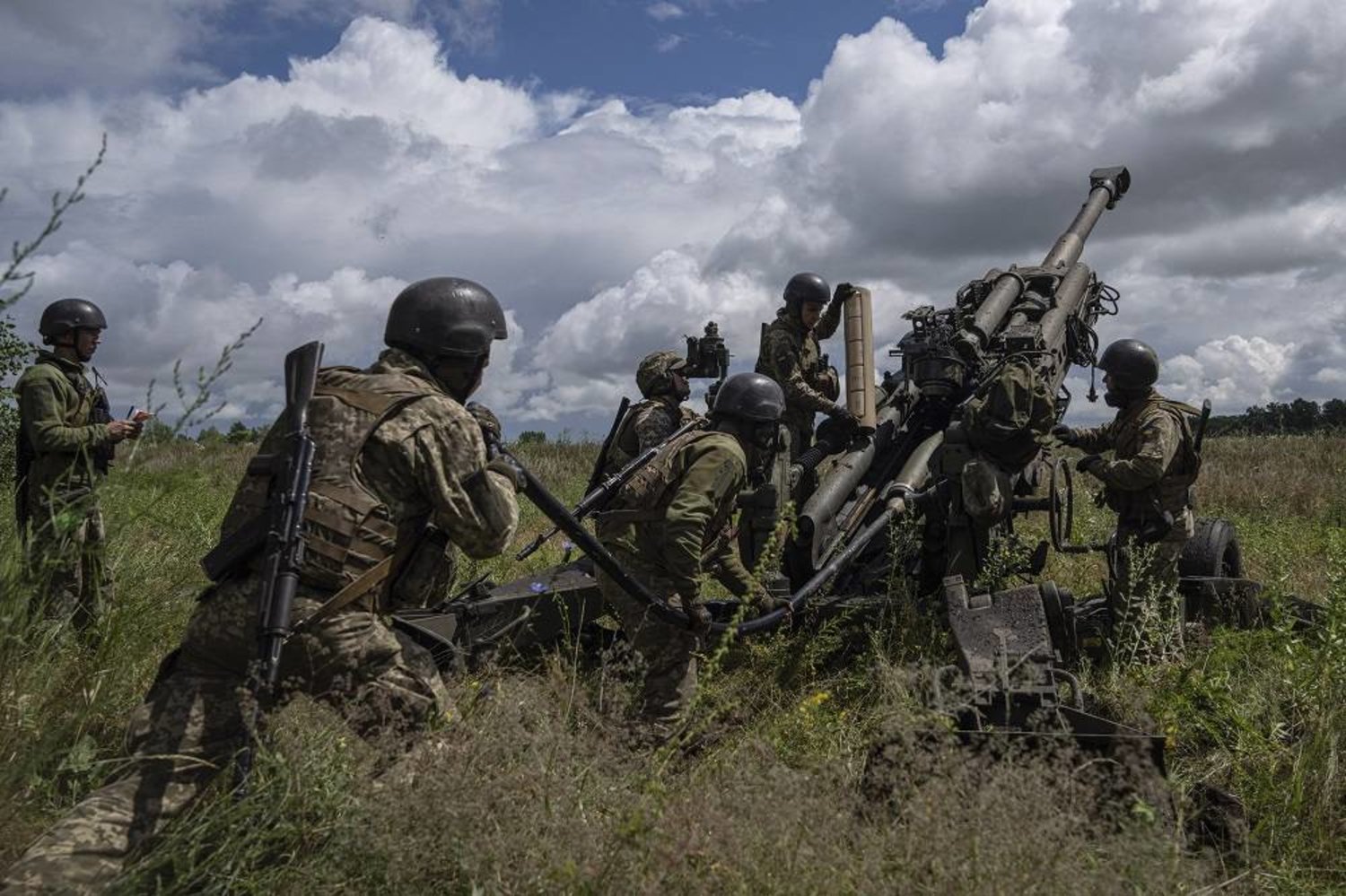 Ukrainian servicemen prepare to fire at Russian positions from a US-supplied M777 howitzer in Kharkiv region, Ukraine, on July 14, 2022. (AP)