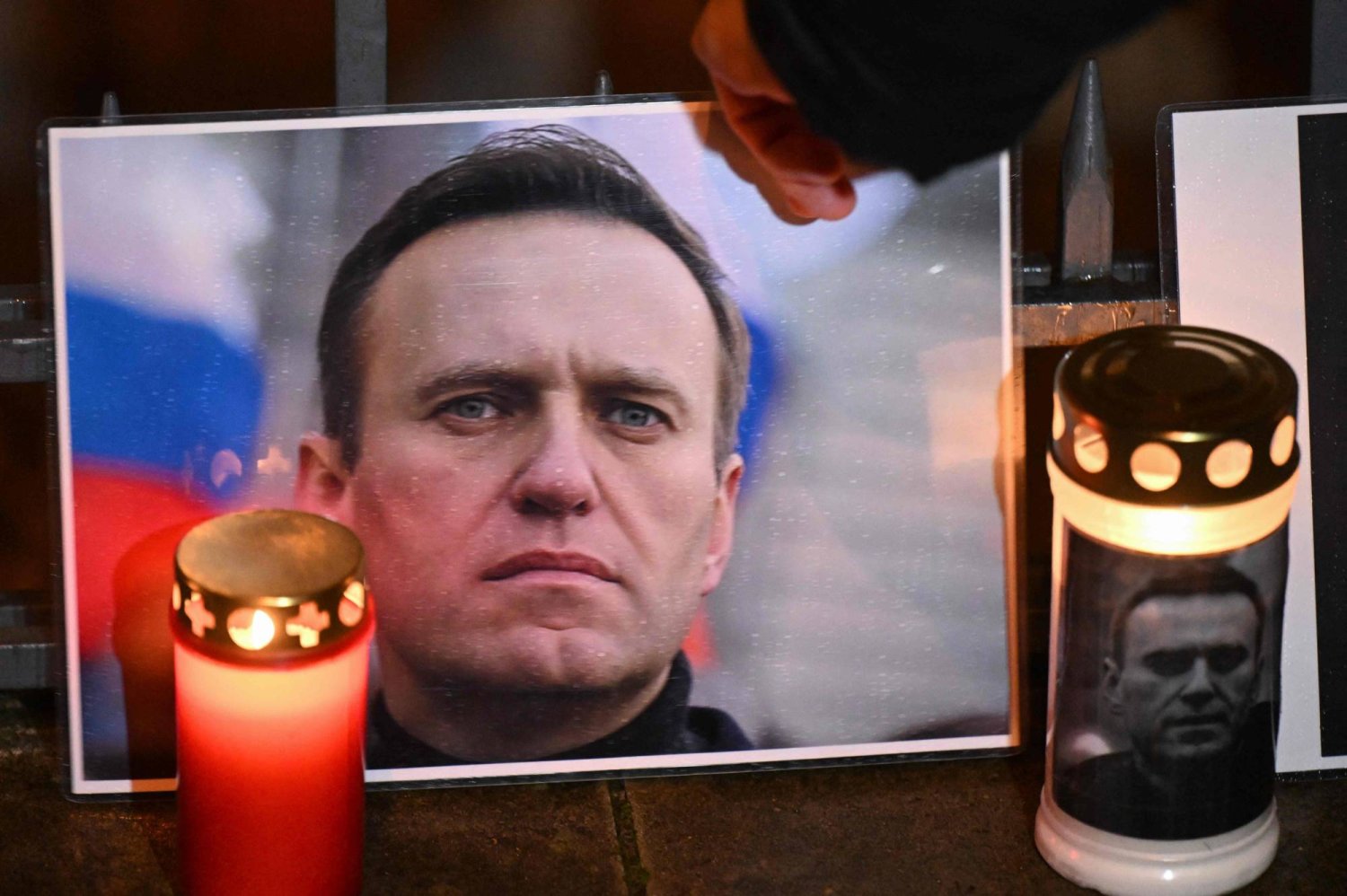 Candles and a photo of Russian opposition leader Alexei Navalny are left at a makeshift memorial as people demonstrate and pay their respect following his death in prison, in front of the former Russian consulate in Frankfurt, western Germany on February 16, 2024. (Photo by AFP)