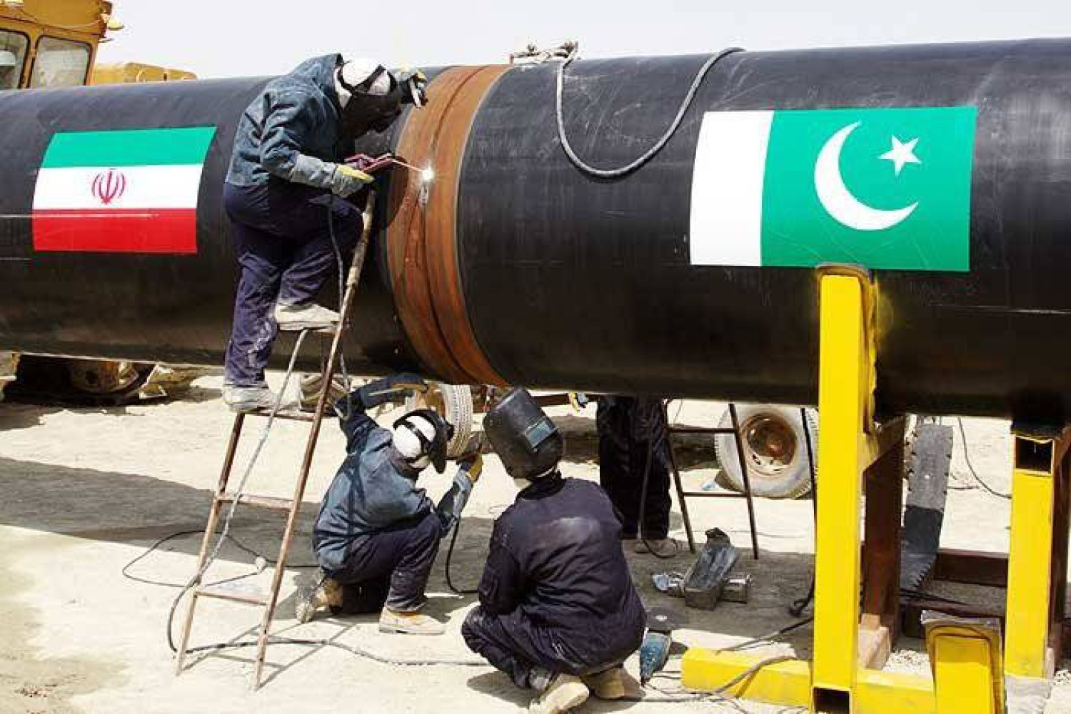 Iranian welders work on the pipeline to transfer natural gas from Iran to Pakistan, in Chabahar, near the Pakistani border, southeastern Iran (Iranian Oil Ministry)