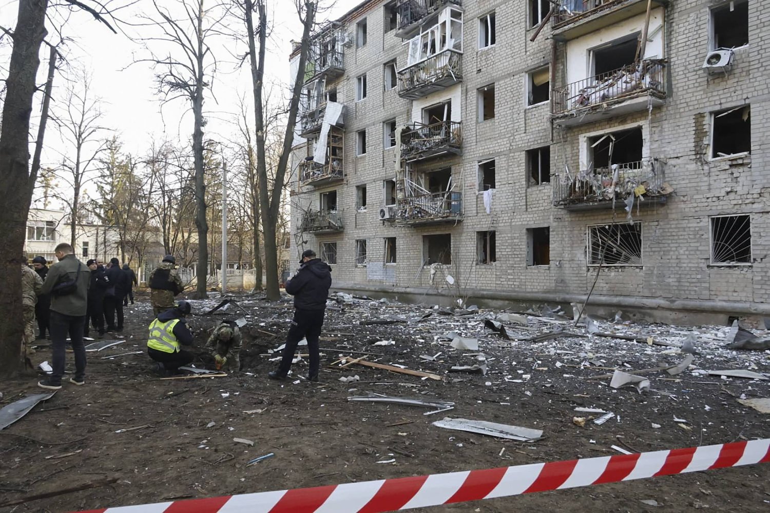 Police secure the site of shelling near residential buildings in Kharkiv, Ukraine, 27 March 2024, amid the Russian invasion. EPA/SERGEY KOZLOV