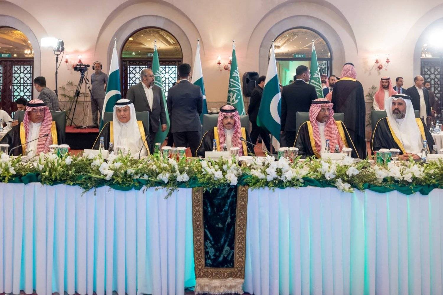 Saudi Minister of Foreign Affairs Prince Faisal bin Farhan bin Abdullah and his Pakistani counterpart Ishaq Dar chair the Saudi-Pakistani Special Investment Facilitation Council (SIFC)  in Islamabad on Tuesday. (SPA)