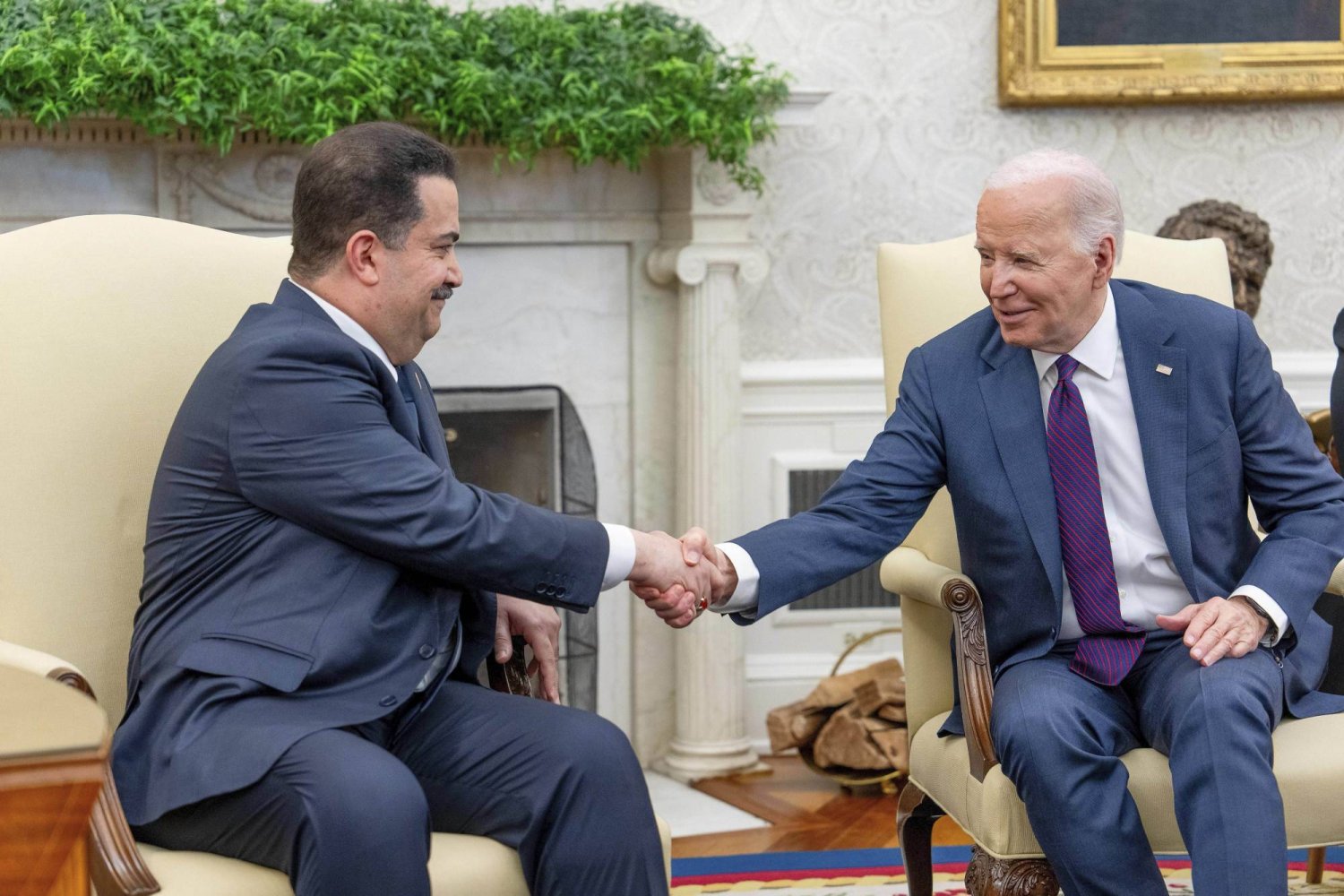 US President Joe Biden shakes hands with Iraqi Prime Minister Mohammad Shiaa al-Sudani at the beginning of a bilateral meeting in the Oval Office of the White House on Monday, April 15, 2024. (dpa)