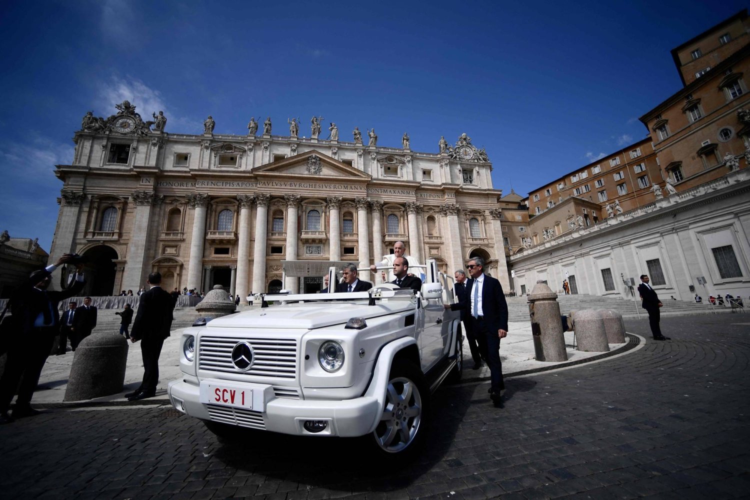Pope Francis sits on the popemobile surrounded by bodyguards during the weekly general audience on April 17, 2024 at St Peter's square in The Vatican. (Photo by Filippo MONTEFORTE / AFP)