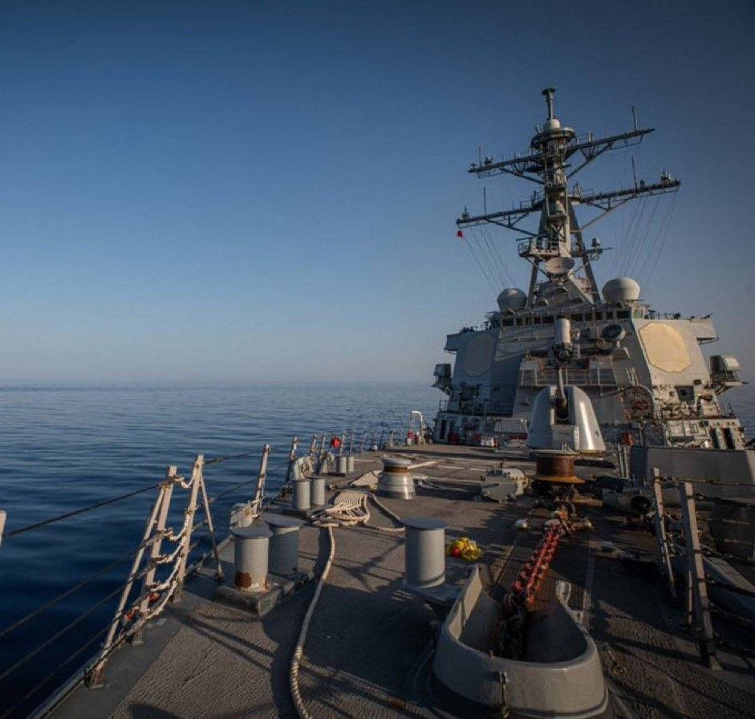 An American destroyer in the Red Sea to protect ships from Houthi attacks (US Army)