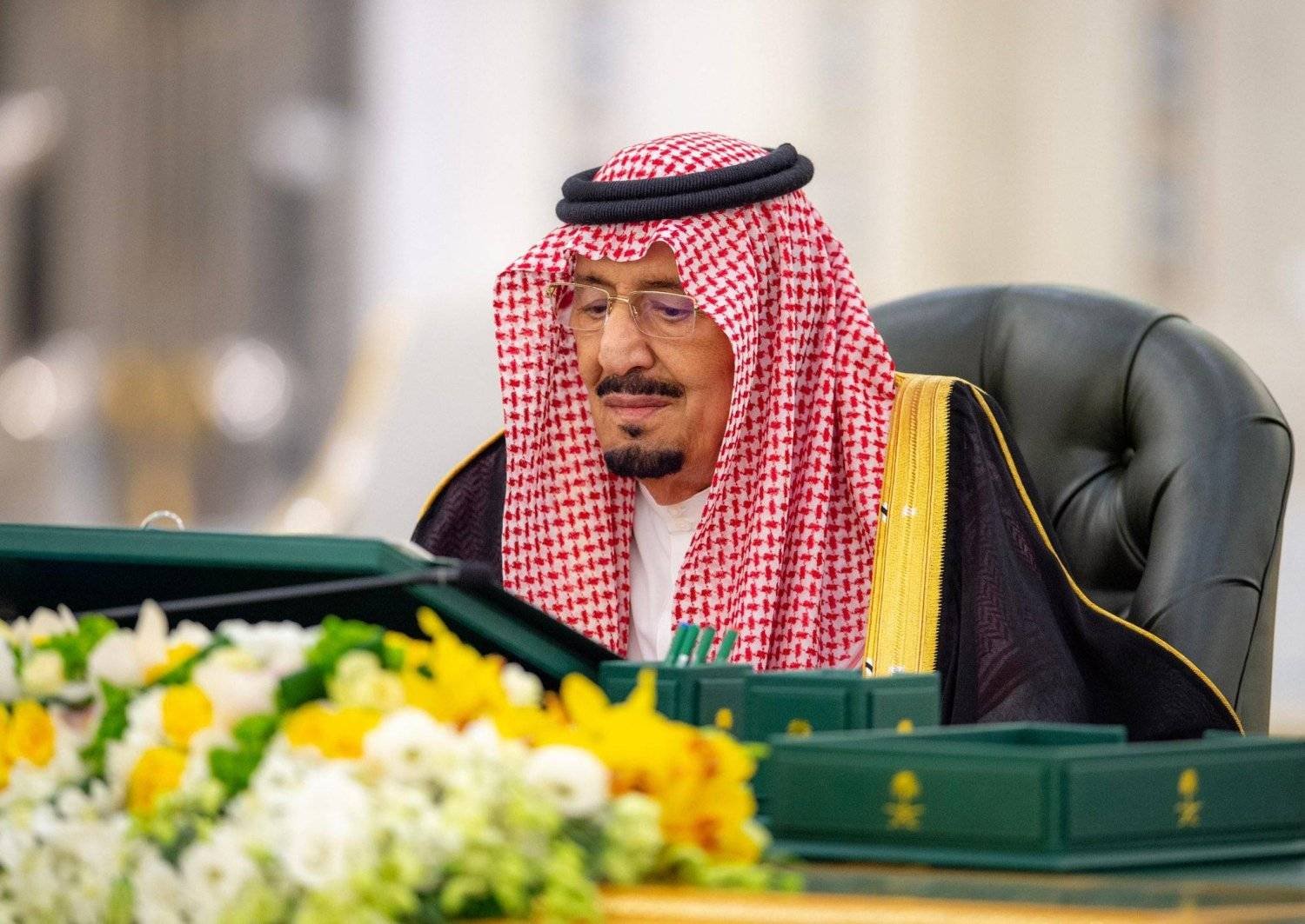 Custodian of the Two Holy Mosques King Salman bin Abdulaziz Al-Saud chairs the cabinet meeting in Jeddah. (SPA)
