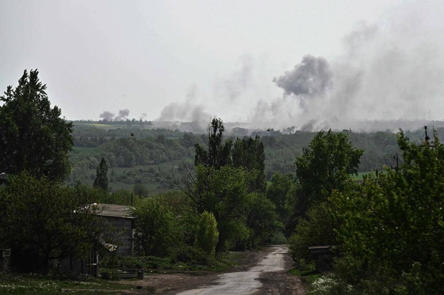  Black smoke ascends following shelling in the area of Ocherytne in the Donetsk region, on April 28, 2024, amid the Russian invasion of Ukraine. (AFP)