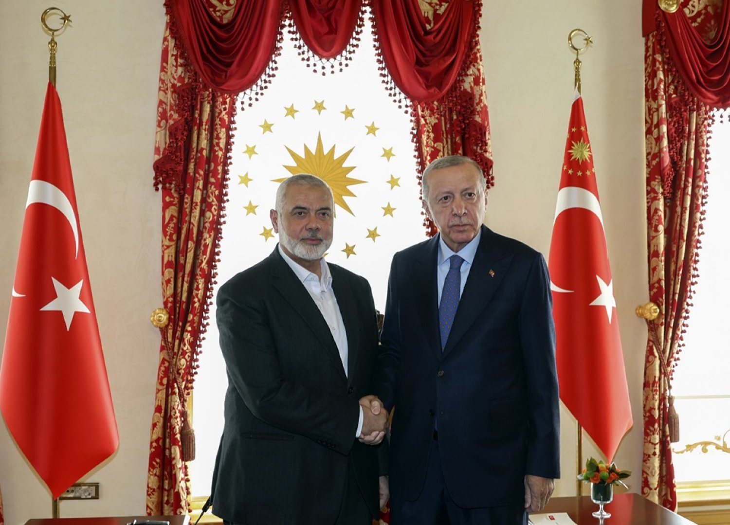 In this photo released by the Turkish Presidency, Türkiye’s President Recep Tayyip Erdogan, right, and Hamas leader Ismail Haniyeh, shake hands during their meeting in Istanbul, Türkiye, Saturday, April 20, 2024. (Turkish Presidency via AP) 