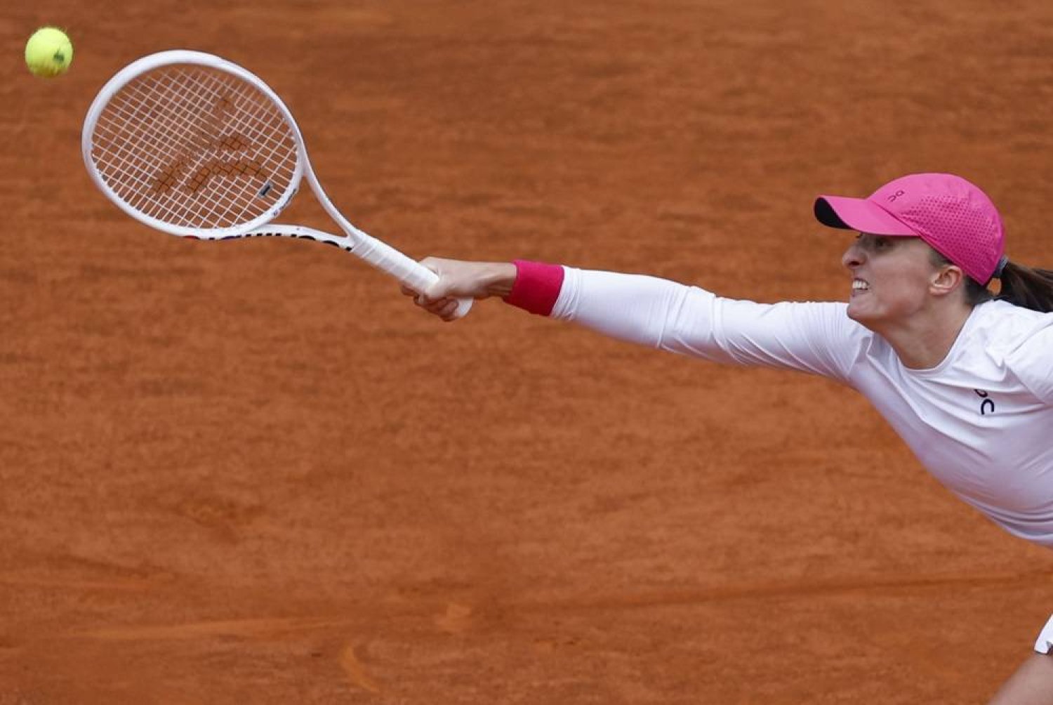 Iga Swiatek of Poland in action during her semifinal match against Madison Keys of USA at the Madrid Open tennis tournament in Madrid, Spain, 02 May 2024. (EPA)