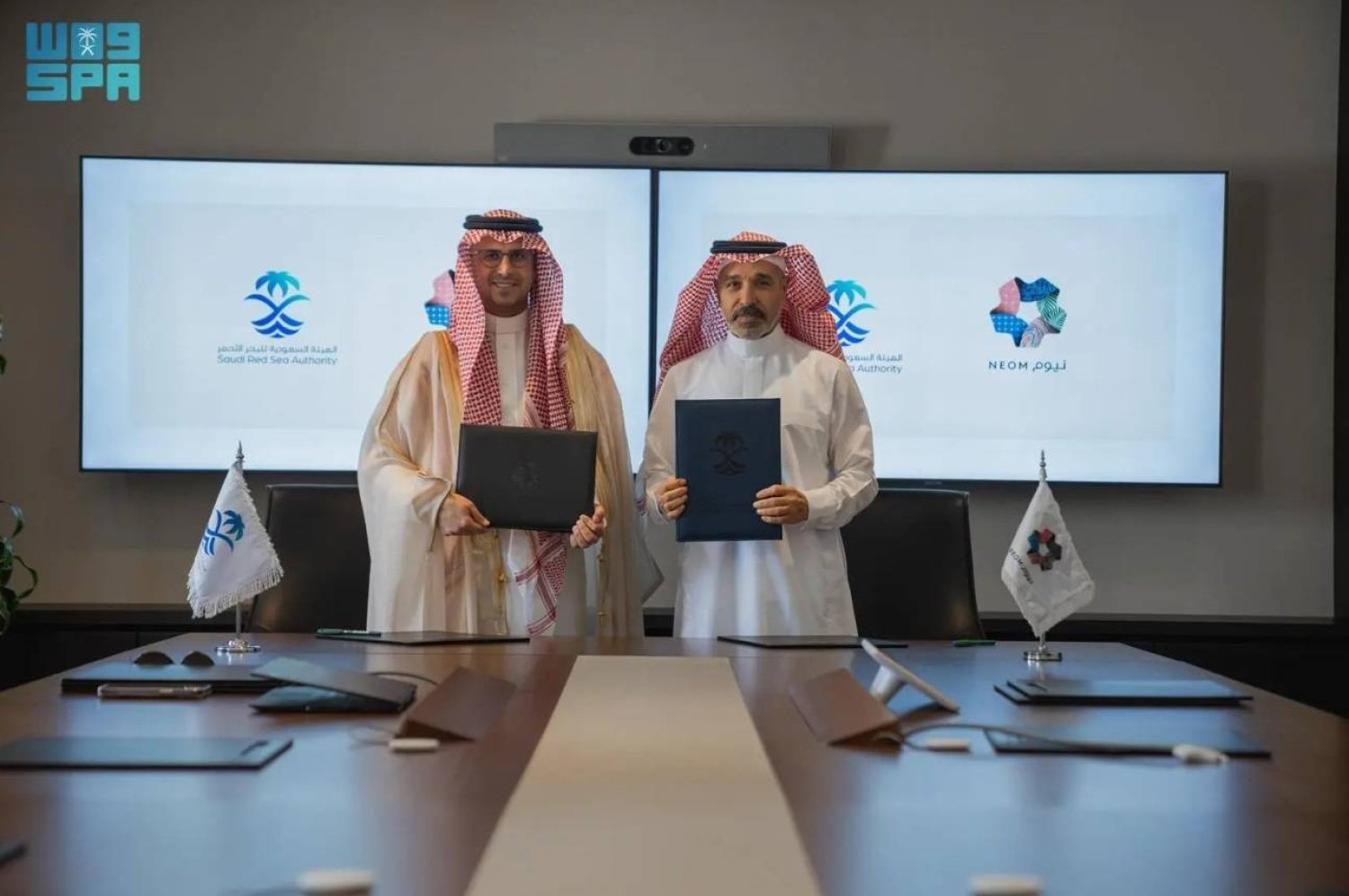 The MoU, signed by SRSA Acting CEO Mohammed Al-Nasser and NEOM CEO Nadhmi Al-Nasr, reflects SRSA's commitment to encouraging and attracting investment in coastal tourism activities. SPA
