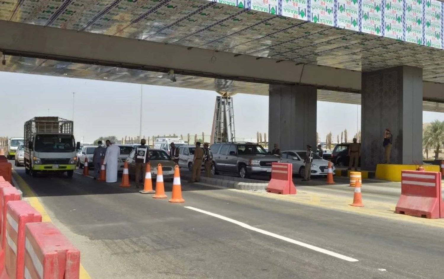 Security forces are seen at a checkpoint leading to Makkah, Saudi Arabia. (SPA) 