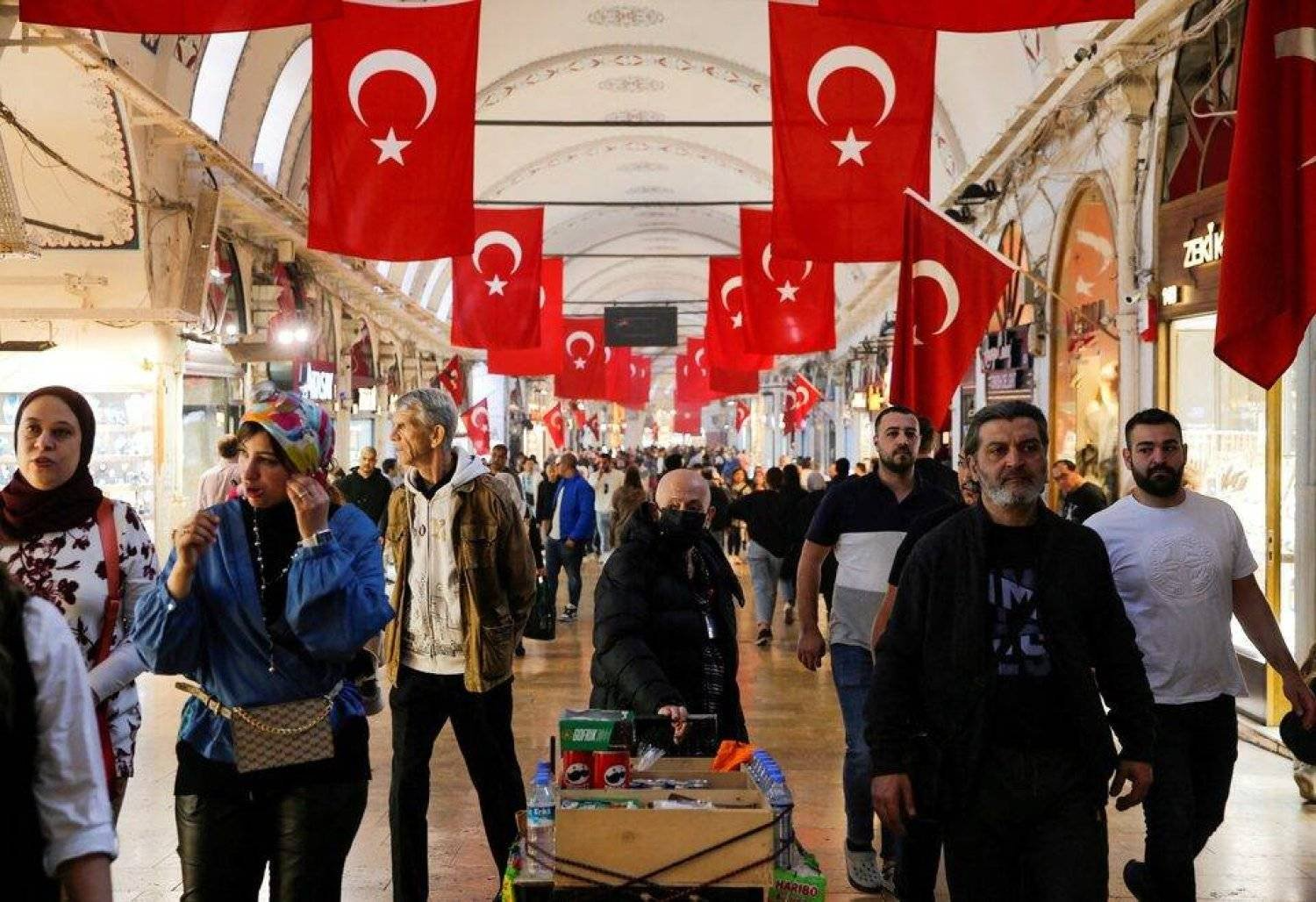 People shop at Grand Bazaar in Istanbul, Türkiye, November 4, 2022. REUTERS/Dilara Senkaya