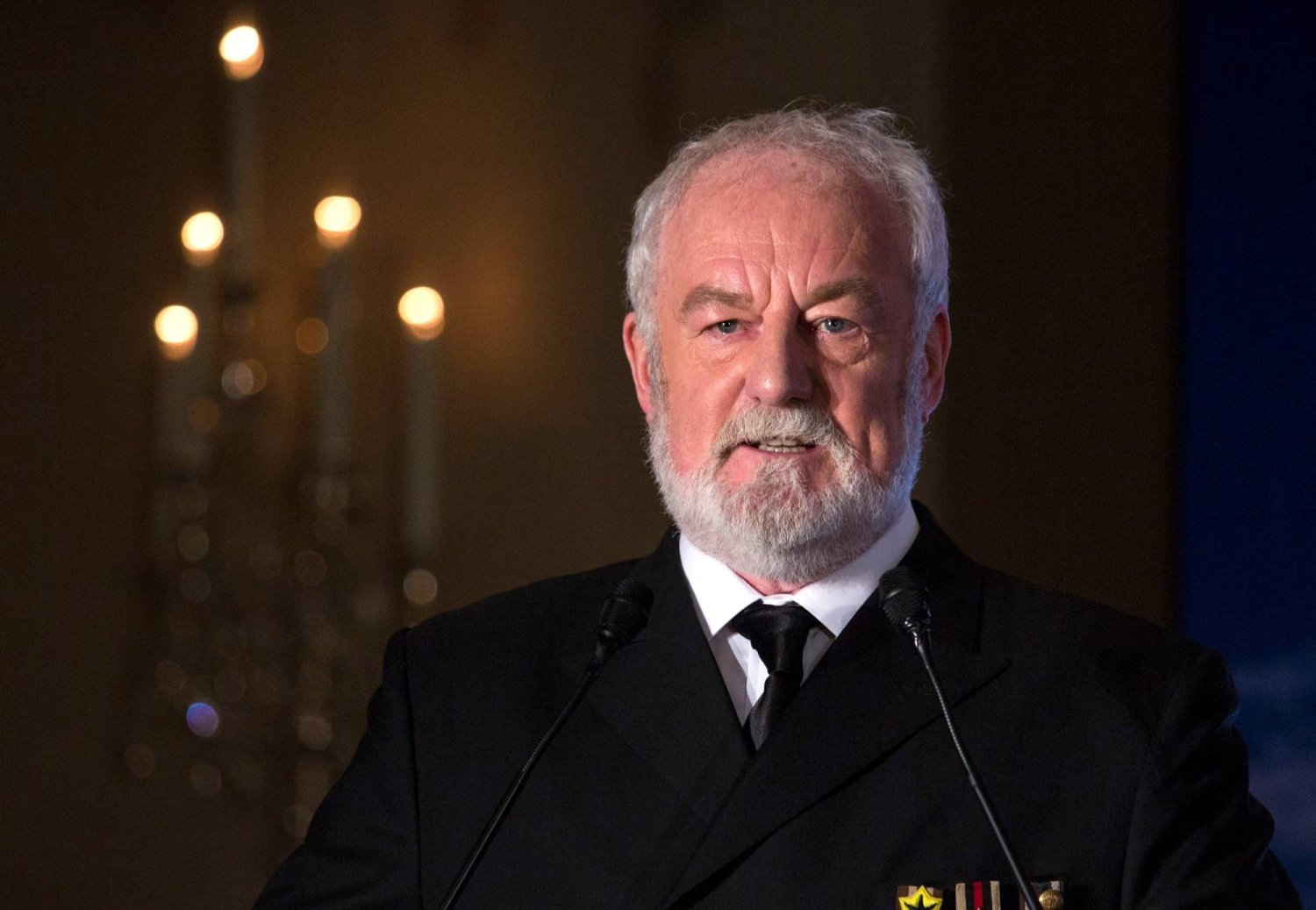FILE PHOTO: Bernard Hill, actor of captain Edward Smith in the 1997 Titanic movie, speaks during a news conference in Hong Kong January 12, 2014. REUTERS/Tyrone Siu/File Photo