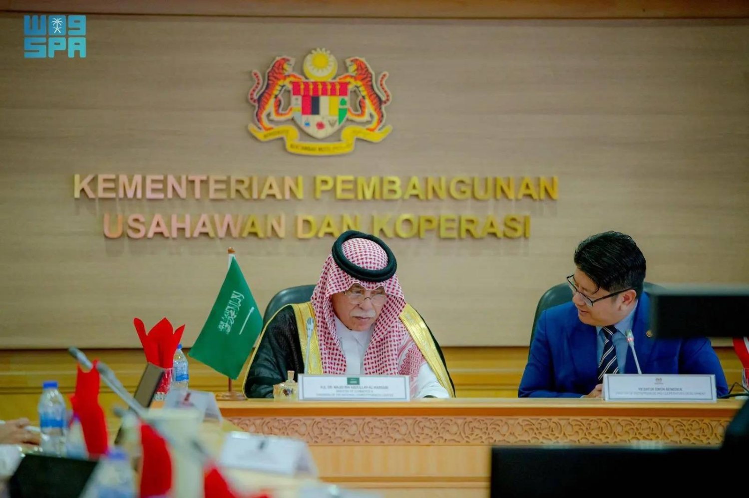 Saudi Minister of Commerce Dr. Majid Al-Qasabi held talks in Kuala Lumpur on Tuesday with Malaysian ministers with the aim of strengthening the economic partnership. (SPA)