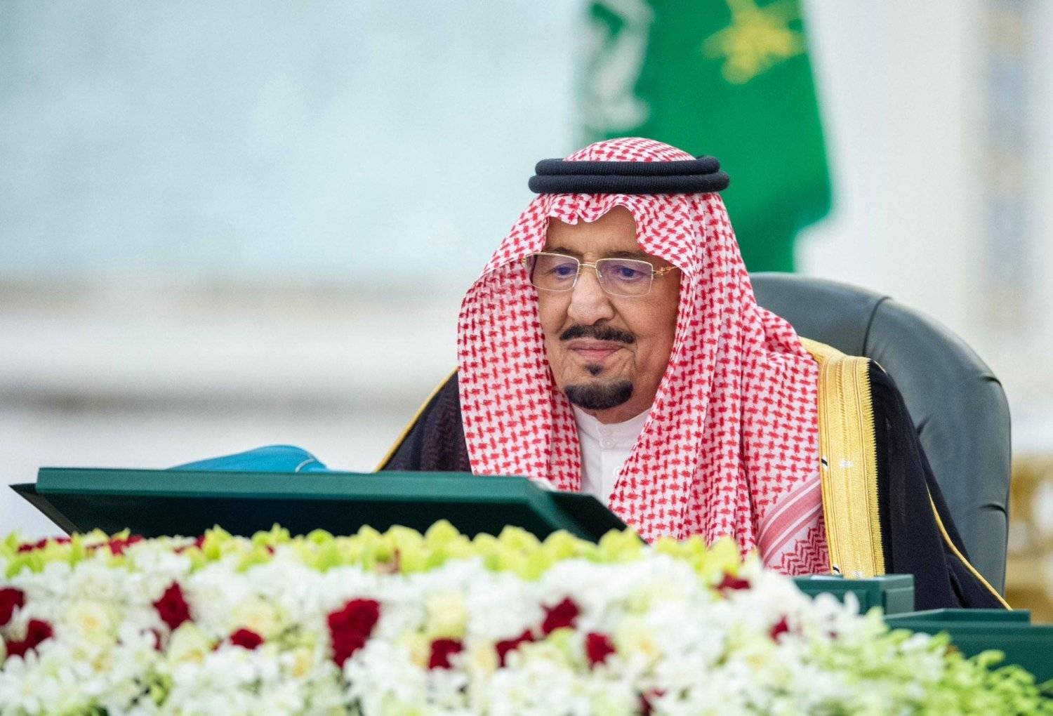 Custodian of the Two Holy Mosques King Salman bin Abdulaziz Al-Saud chairs the cabinet meeting in Jeddah. (SPA)