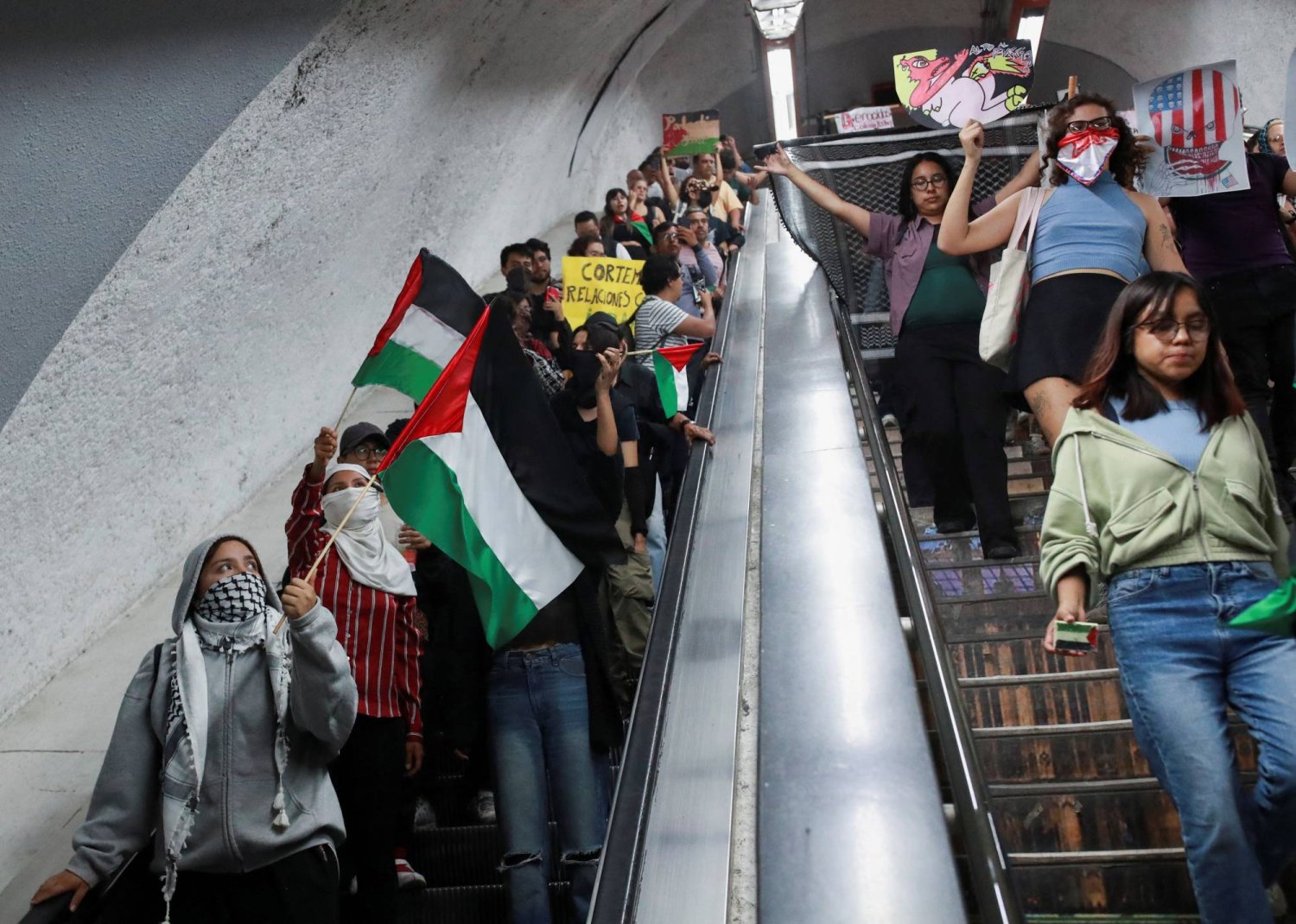 Protesters gather and hold Palestinian flags inside a subway during a demonstration in support of the Palestinians, in Mexico City, Mexico May 8, 2024. REUTERS/Henry Romero