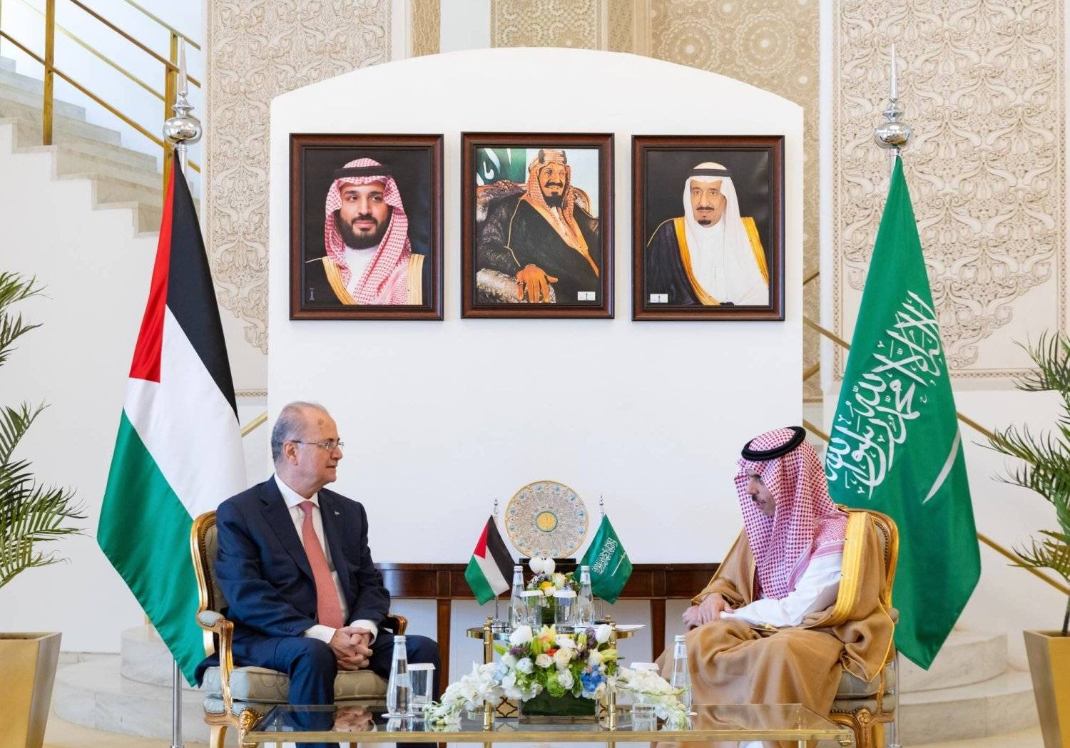 Saudi Minister of Foreign Affairs Prince Faisal bin Farhan bin Abdullah met in Riyadh on Thursday with the Palestinian Prime Minister and Foreign Minister, Dr. Mohammad Mustafa. SPA

