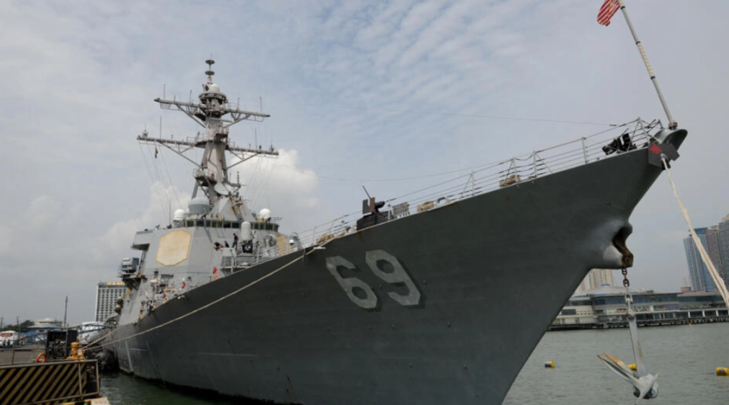 The USS Milius DDG69, a multi-mission-capable guided missile destroyer ship, is shown docked at Manila’s south harbour on August 18, 2012. © Noel Celis, AFP
