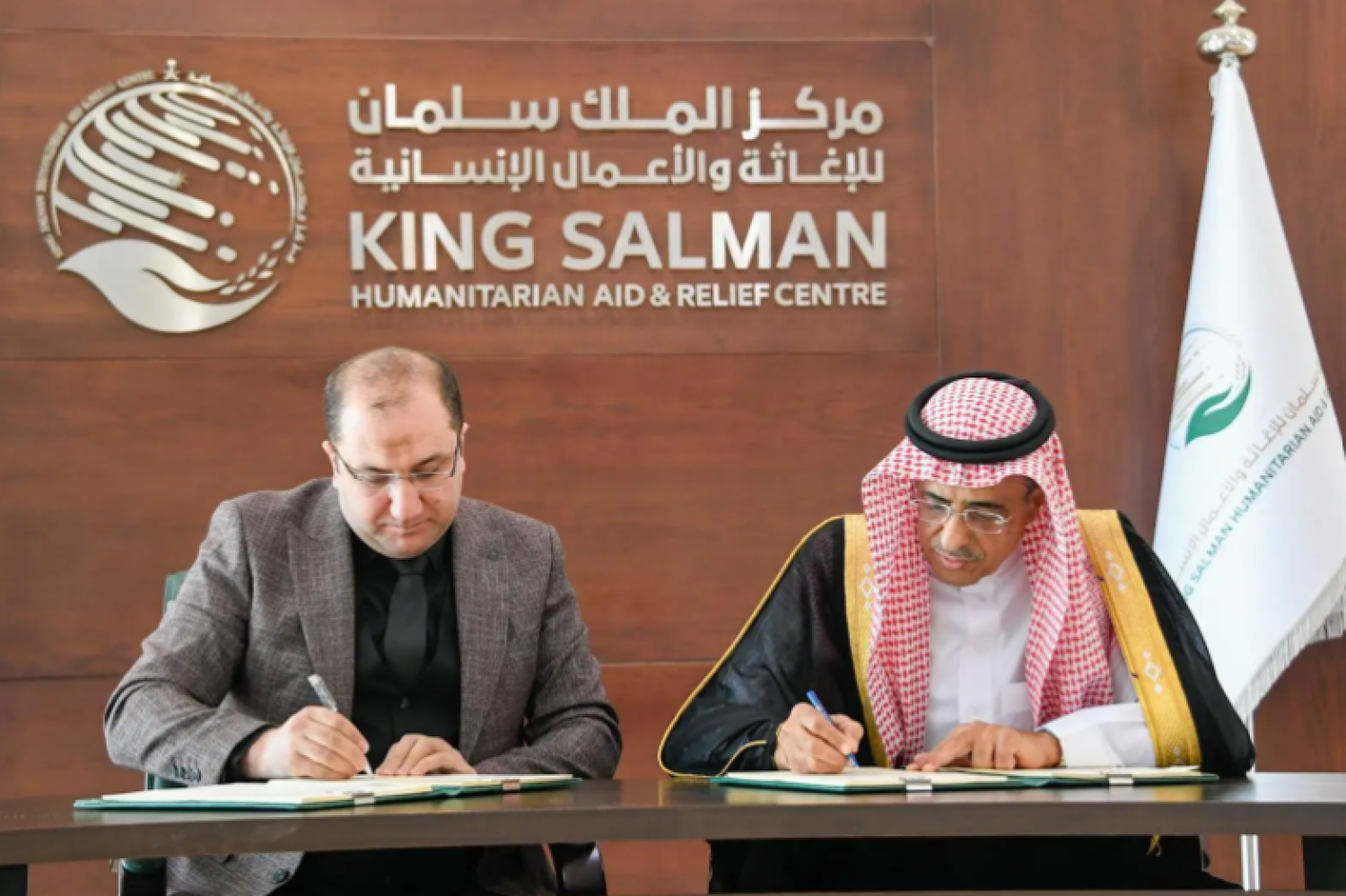 The agreement was signed by the Center’s Assistant Supervisor General for Operations and Programs, Engineer Ahmed bin Ali Al-Baiz, at the KSrelief's headquarters in Riyadh, SPA.