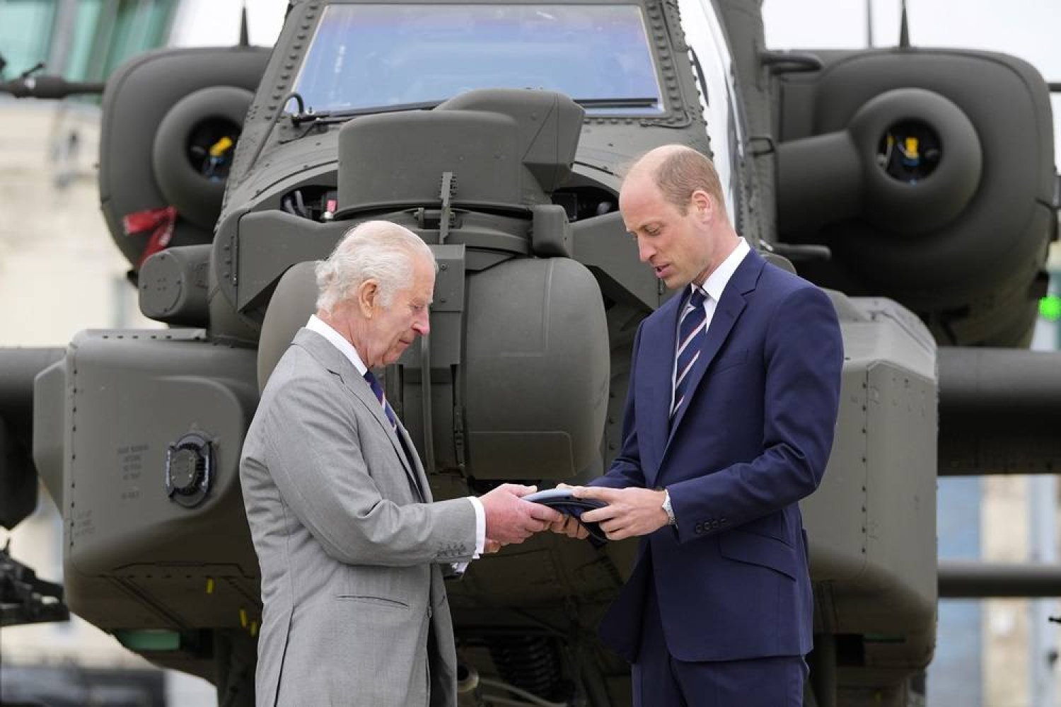  Britain's King Charles III officially hands over the role of Colonel-in-Chief of the Army Air Corps to Prince William, The Prince of Wales in front of an Apache helicopter at the Army Aviation Center in Middle Wallop, England, Monday, May 13, 2024. (AP)